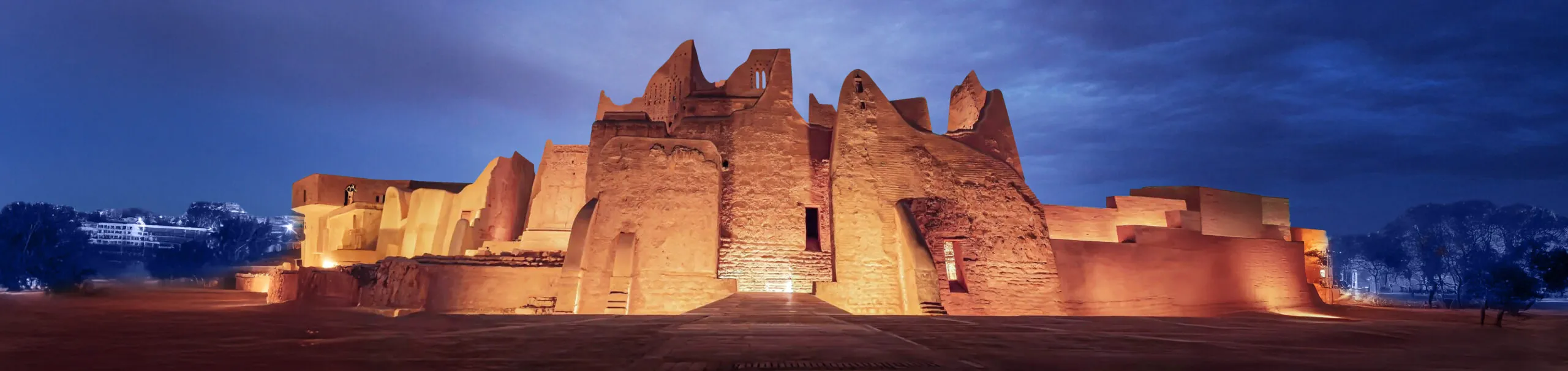 الواجهات السياحية